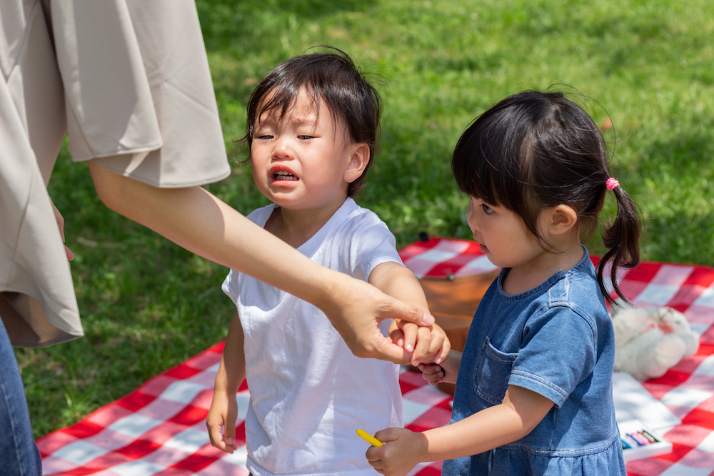 物を投げる・たたく行為をやめさせる方法