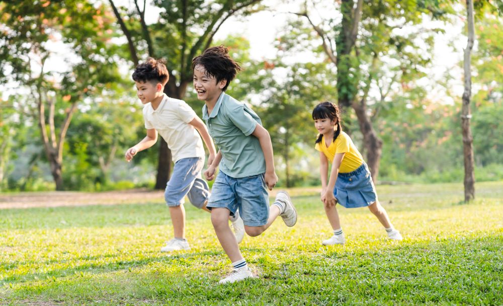 幼少期の運動量が視力低下を防げる？　視力悪化を防ぐ対策4つ